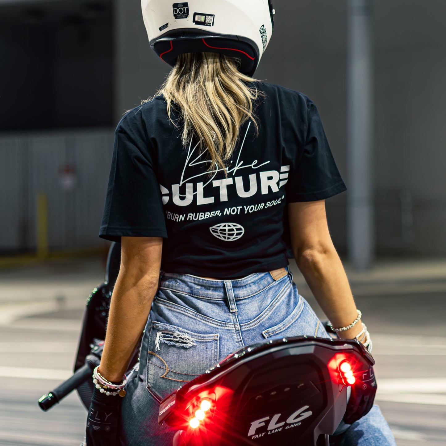 WOMEN'S Bike Culture CROP TEE